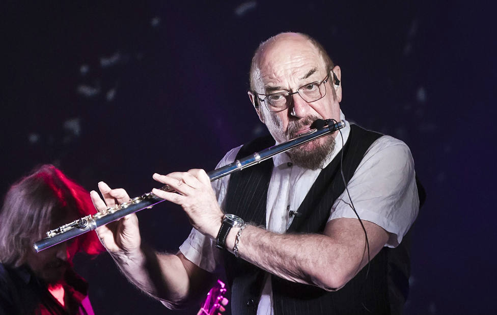 La insólita manera en la que Ian Anderson (Jethro Tull) descubrió que no sabía tocar bien la flauta - Al día - RockFM