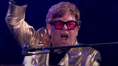 Elton John, obligado a pasar por el hospital tras sufrir una caída en su casa