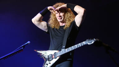 Dave Musatine para un show de Megadeth para reprender a un guardia de seguridad: “Relájate o te echo”