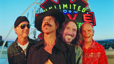 El motivo por el que el productor de Red Hot Chili Peppers les abandonó sin previo aviso: “Años sin verle”
