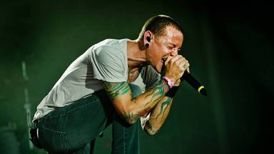 Mike Shinoda (Linkin Park) se sincera sobre la muerte de Chester Bennington: “El enfado está ahí”