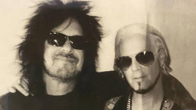 Así es la primera foto oficial de Mötley Crüe con John 5 en su formación