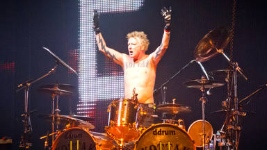 El ex-batería de Scorpions niega haber estado borracho en su desastroso show: “No teníamos el playback”