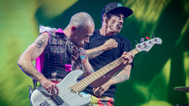 Compró entradas para Red Hot Chili Peppers, pero se equivocó y acabó viendo a una banda de versiones