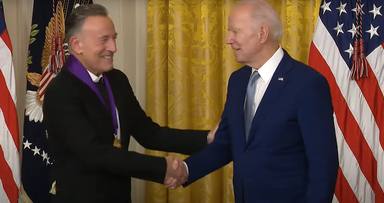 Bruce Springsteen recibe la Medalla Nacional de las Artes de Joe Biden: así fue el momento