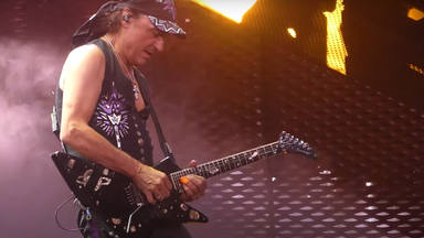 El concierto más “sangriento” de Scorpions: Matthias Jabs empapa su guitarra sin parar de tocar