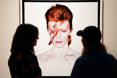 Celebra el 50 aniversario de Aladdin Sane de David Bowie con estas dos piezas de coleccionista