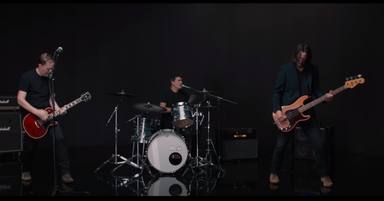 Keanu Reeves en estado puro: así es el videoclip de "Breach", el nuevo single de Dogstar