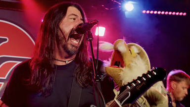El nuevo vídeo de Foo Fighters tocando con Los Fraguel es la mezcla de rock y nostalgia que necesitábamos