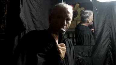 Bruce Dickinson te muestra lo que se cuece en el backstage de Iron Maiden en este espectacular vídeo