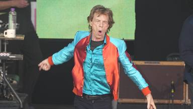 La inesperada reacción de Mick Jagger (The Rolling Stones) a un topless en pleno concierto