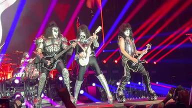Pillan a Kiss haciendo playback en uno de sus últimos shows: “Nadie al micrófono”