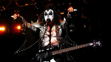 Gene Simmons (Kiss) se reafirma: “El rock está muerto y los fans lo habéis matado”