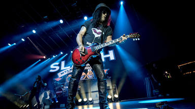 El sabio consejo de Slash (Guns N' Roses) si te quieres comprar una guitarra: "No lo hagas por hacerlo"