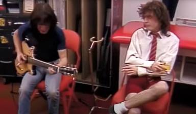 El extraño vídeo de AC/DC antes de salir al escenario en 1983: “¡Uuuuuurgh!”