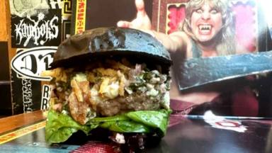 La hamburguesa más "radical" de EEUU: "Ponme una Ozzy con queso"