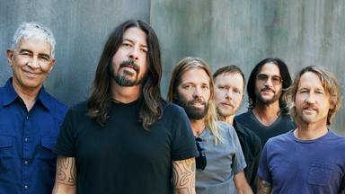 Un miembro de Foo Fighters habría sido “hospitalizado” a raíz de “circunstancias médicas imprevistas”