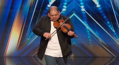 Este violinista deja al jurado de America's Got Talent sin palabras tocando “Chop Suey” (SOAD)