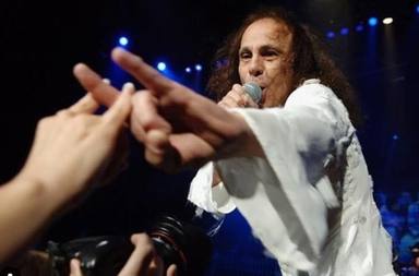 La viuda de Ronnie James Dio desvela la fecha de estreno del documental sobre el artista: “Estoy emocionada”