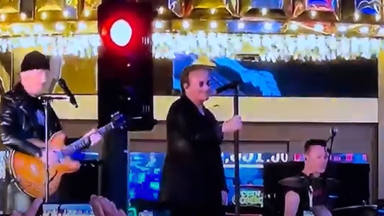 U2 estrena una canción durante un concierto sorpresa: así suena “Atomic City”