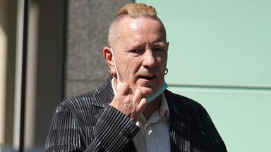 John Lydon (Sex Pistols): problemas de salud “a un ritmo alarmante” mientras trata de cuidar de su esposa
