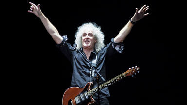 Brian May afirma que Queen podría ofrecer su concierto más exclusivo... ¡para la Reina de Inglaterra!