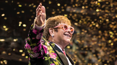 Elton John compra... ¿una casa con un árbol dentro por varios millones de dólares?