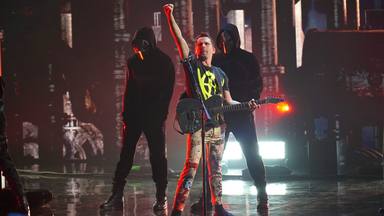 Muse lanza una nueva versión de "Ghosts (How Can I Move On)": colabora esta estrella del pop italiano