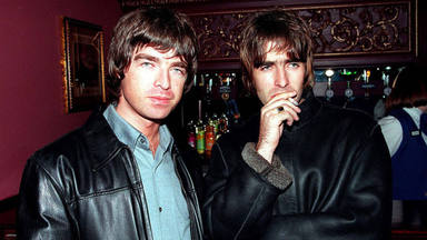 Oasis lanzará las tomas alternativas de 'Definitely Maybe': “¡Podemos venderte el disco por quinta vez!"