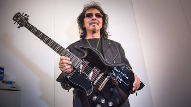 Tony Iommi (Black Sabbath) publica su primera canción en ocho años y se la cede a una marca de perfume