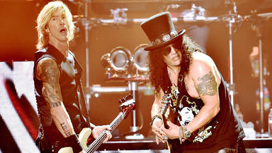 Así es como Slash ayuda a Duff McKagan durante sus ataques de pánico (Guns N' Roses)