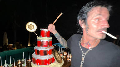 Tommy Lee (Mötley Crüe) celebra su 60º cumpleaños a lo grande: la lista de invitados podría sorprenderte