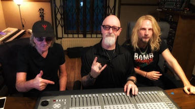 Judas Priest pierde un integrante en directo y tocarán como cuarteto: “Gracias por todo lo que has hecho”