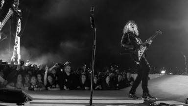 Kirk Hammett (Metallica) dice que está "aburrido" de tocar el solo de "Master of Puppets"