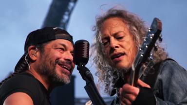 Robert Trujillo afirma que tocar duetos con Kirk Hammett es su momento favorito con Metallica