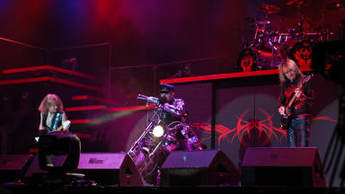 Rob Halford desvela el verdadero motivo por el que Judas Priest saca una moto al escenario: “Usa la mía”
